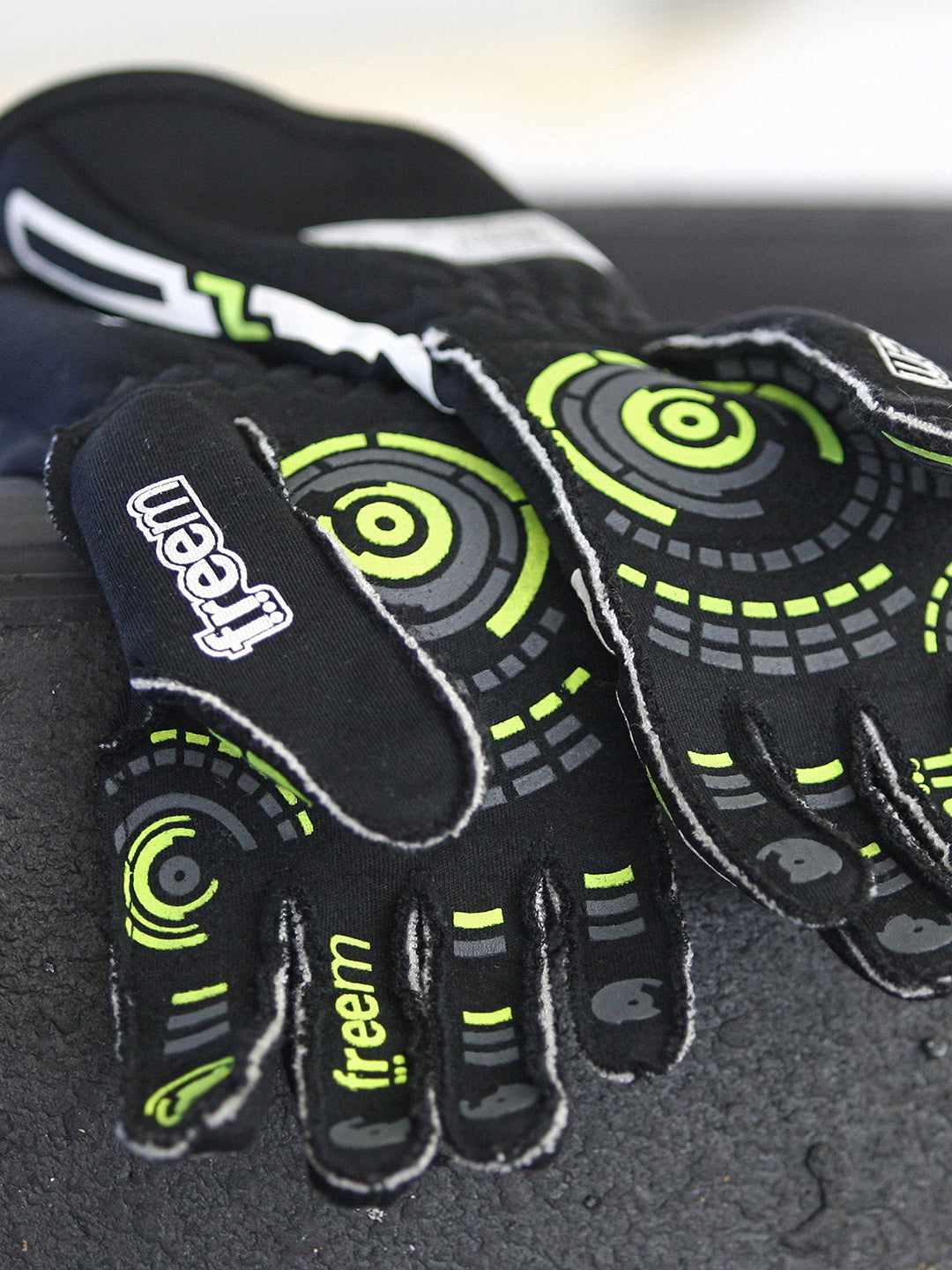 senso skin handschuhe SENSO 22 Motorsports Gloves – Freem Racing